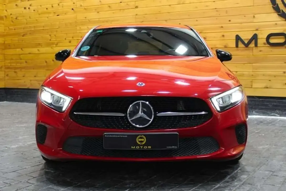 Usado Mercedes A180 109 CV (80 kW) 2019 Rojo Utilitario