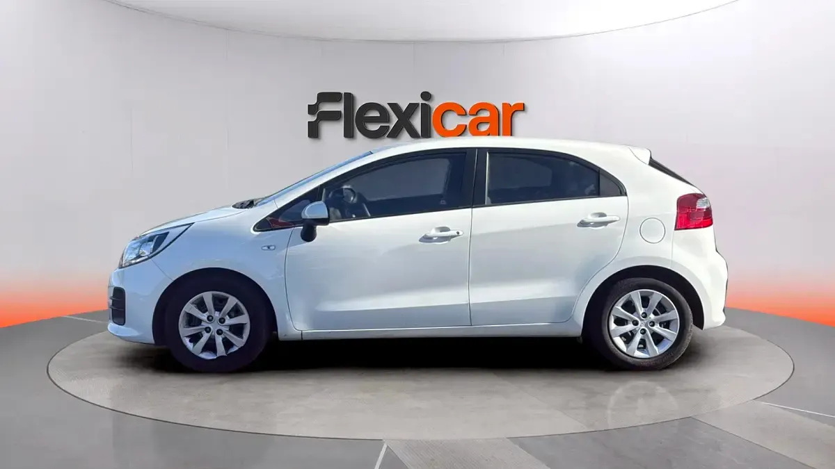 Usado Kia Rio 84 CV (61 kW) 2016 Blanco Utilitario