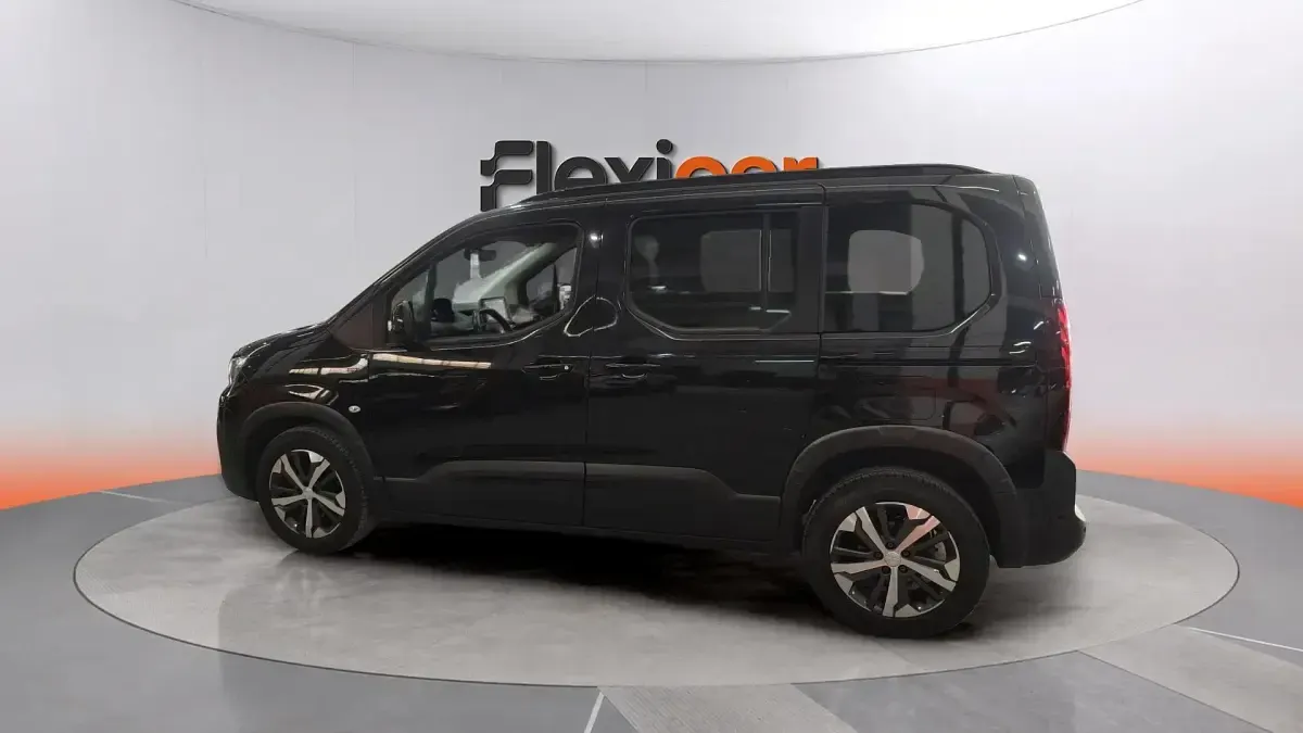 Usado Peugeot Rifter Allure 101 CV (74 kW) 2023 Negro Monovolumen