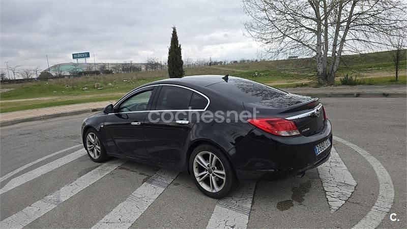 Usado Opel Insignia Sport 130 CV (95 kW) 2010 Negro Berlina