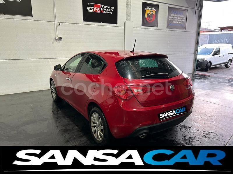 Usado Alfa Romeo Giulietta 120 CV (88 kW) 2017 Rojo Utilitario