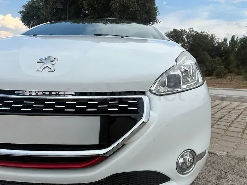Usado Peugeot 208 GTi 200 CV (147 kW) 2013 Blanco Utilitario
