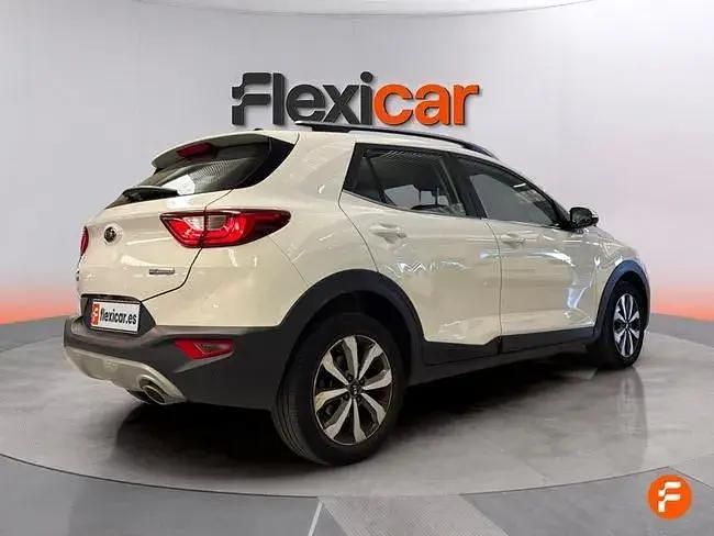 Usado Kia Stonic 100 HP (73 kW) 2021 Branco SUV