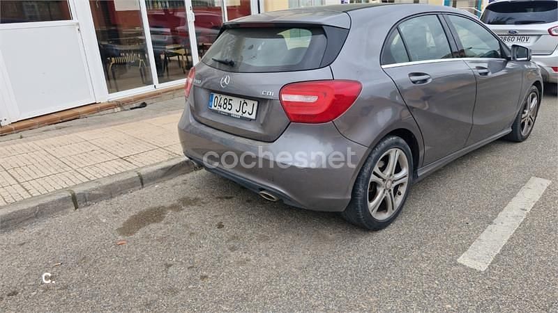 Usado Mercedes A180 Urban 109 CV (80 kW) 2015 Gris / plata Berlina