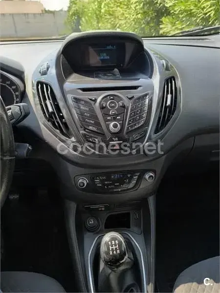 Usado Ford Tourneo Courier Titanium 95 CV (69 kW) 2018 Beige Monovolumen