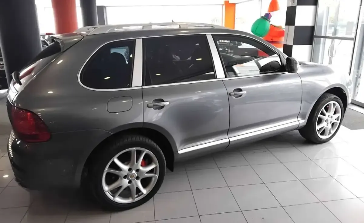 Usado Porsche Cayenne Turbo 450 CV (330 kW) 2003 Gris / plata SUV