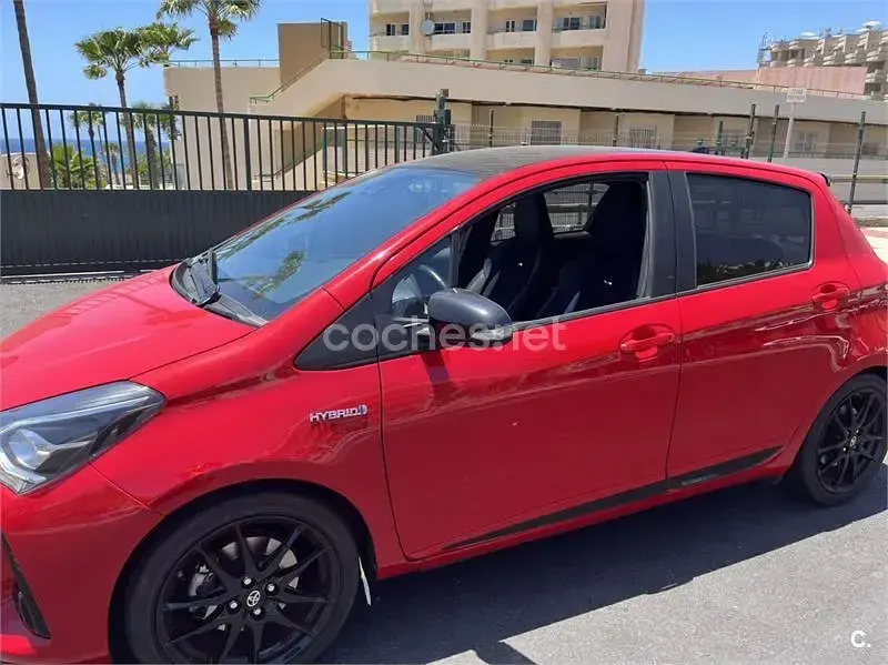 Usado Toyota Yaris Hybrid 100 CV (73 kW) 2020 Rojo Berlina