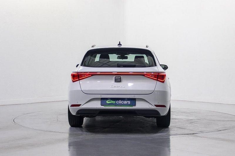 Usado Seat Leon Reference 115 CV (84 kW) 2021 Blanco Familiar
