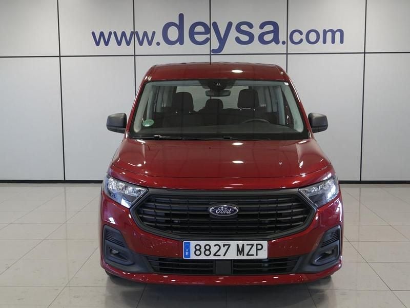 Usado Ford Tourneo Connect Trend 102 CV (75 kW) 2025 Rojo Monovolumen