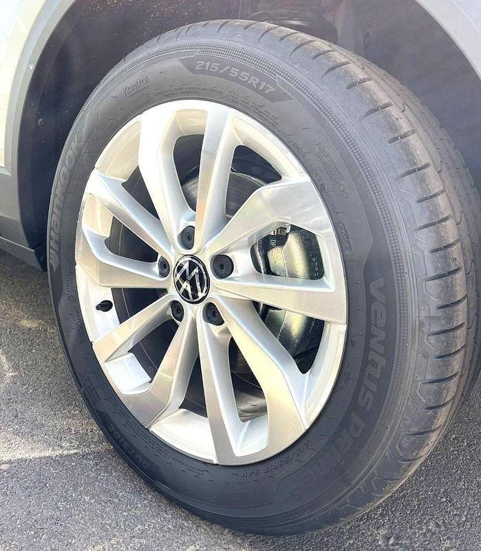 Usado VW T-Roc 116 CV (85 kW) 2025 Gris ascot SUV