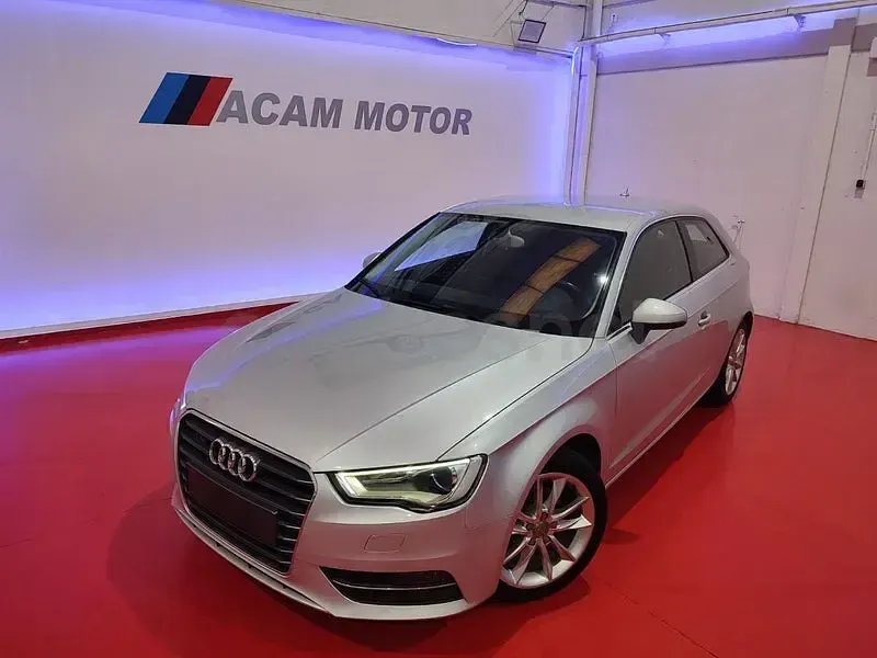 Usado Audi A3 Ambition 150 CV (110 kW) 2013 Gris / plata Berlina