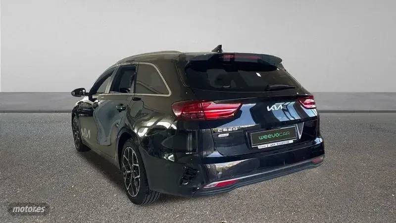 Usado Kia Ceed Sportswagon Style 120 CV (88 kW) 2024 Negro Familiar