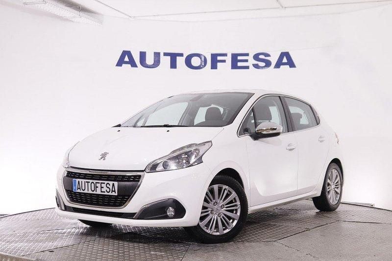Usado Peugeot 208 Allure 82 CV (60 kW) 2016 Blanco Utilitario