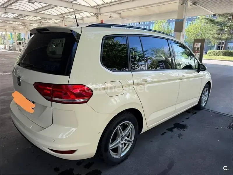 Usado VW Touran Advance 150 CV (110 kW) 2018 Beige Monovolumen