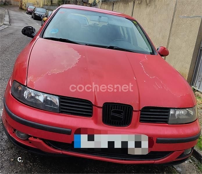 Usado Seat Leon Sport 105 CV (77 kW) 2006 Rojo Utilitario