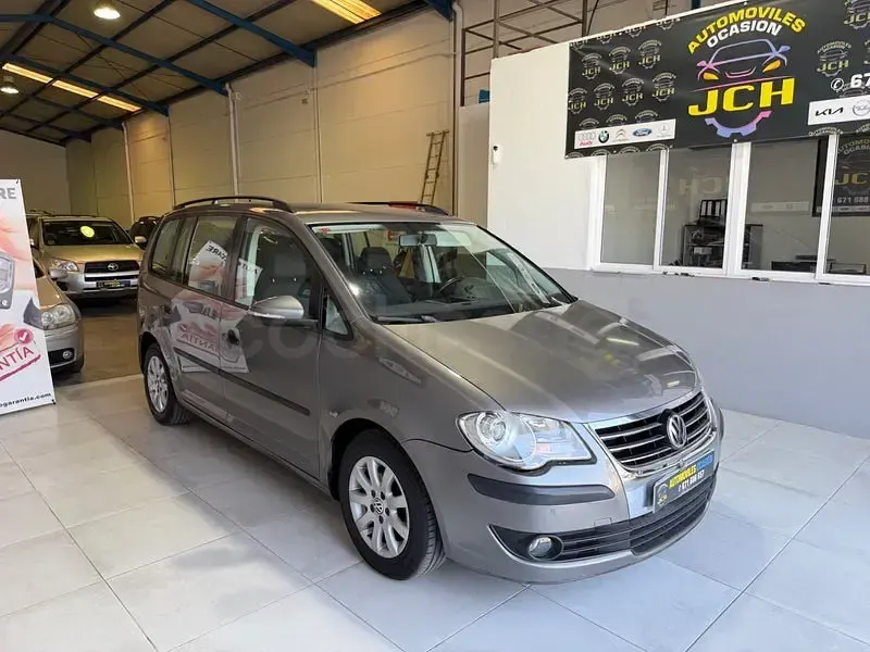 Usado VW Touran Edition 105 CV (77 kW) 2009 Gris / plata Monovolumen