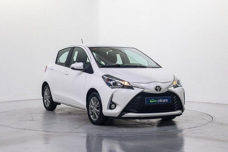 Usado Toyota Yaris Active 111 CV (81 kW) 2019 Blanco Berlina