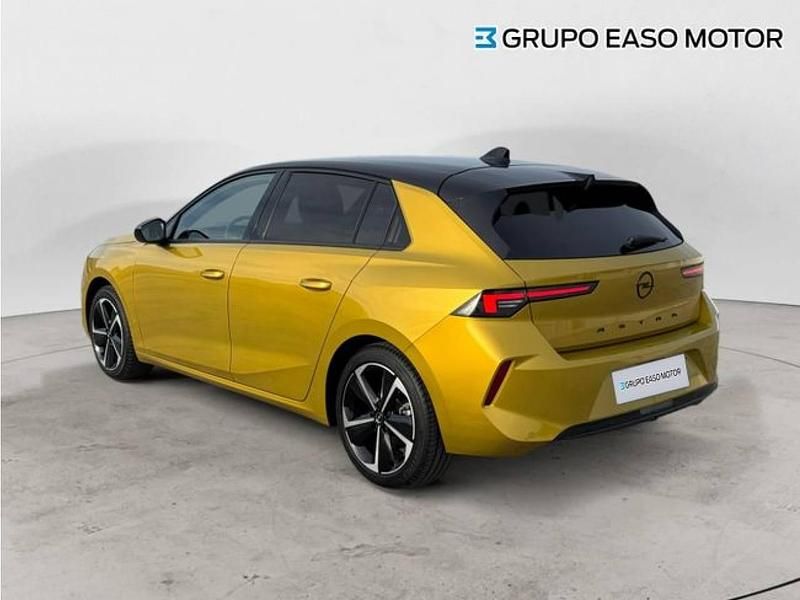Usado Opel Astra S 131 CV (96 kW) 2024 Dorado Familiar