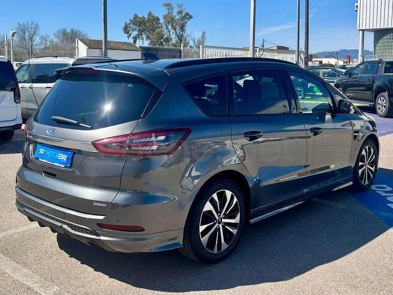 Usado Ford S-MAX Titanium 190 CV (139 kW) 2023 Gris / plata Monovolumen