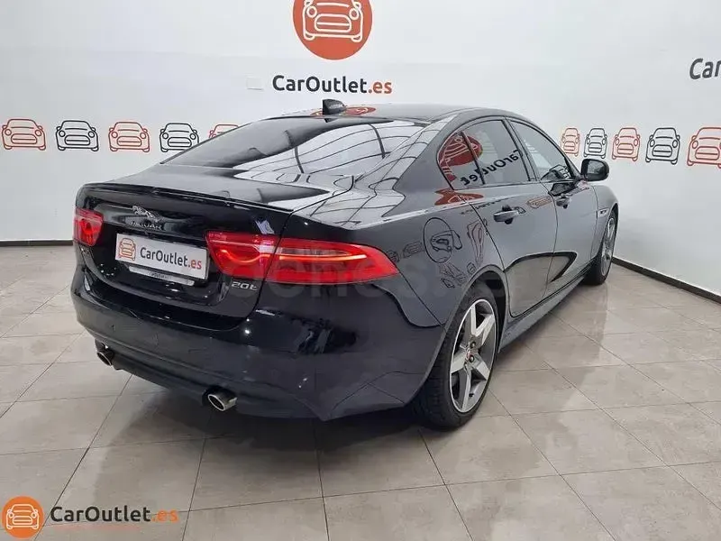 Usado Jaguar XE Pure 200 CV (147 kW) 2018 Negro Berlina