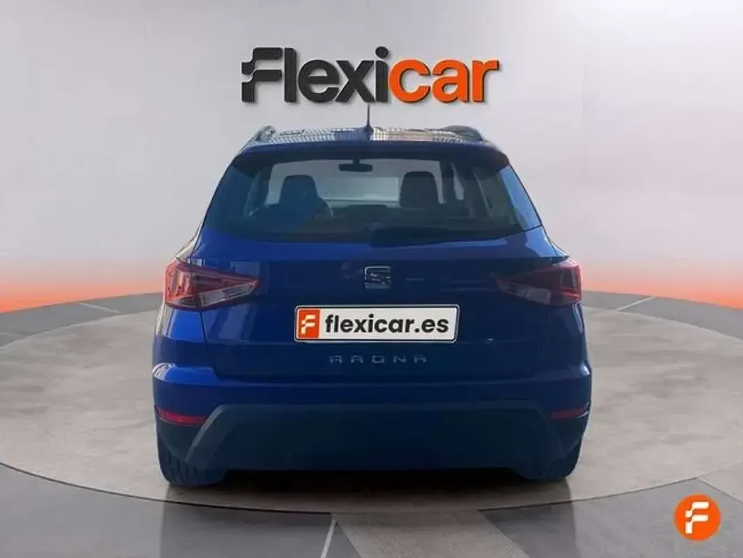 Usado Seat Arona Ecomotive 95 CV (69 kW) 2018 Azul SUV