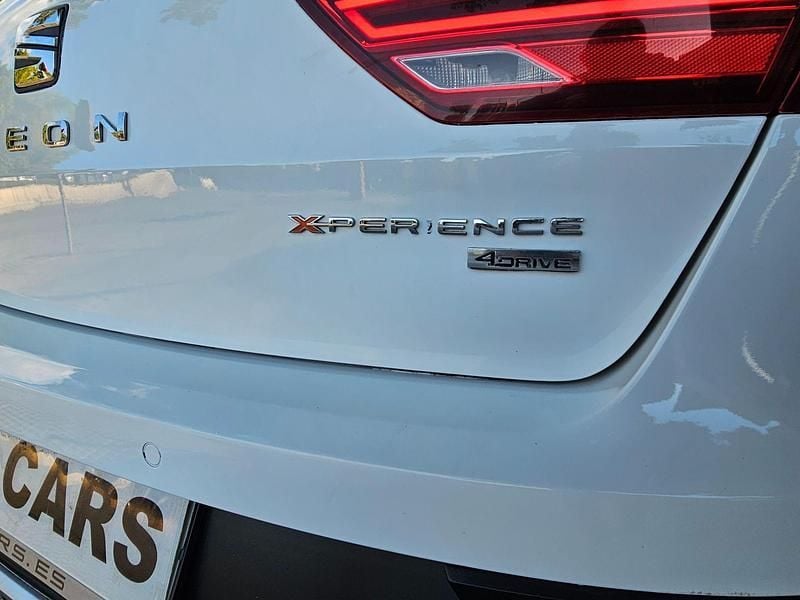 Usado Seat Leon 4Drive 150 CV (110 kW) 2018 Blanco Familiar