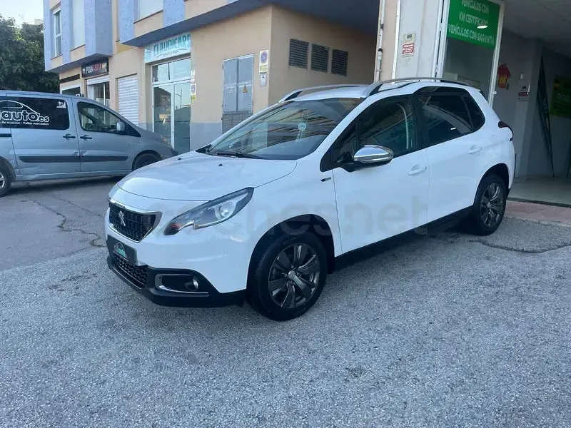 Usado Peugeot 2008 Style 100 CV (73 kW) 2017 Blanco SUV