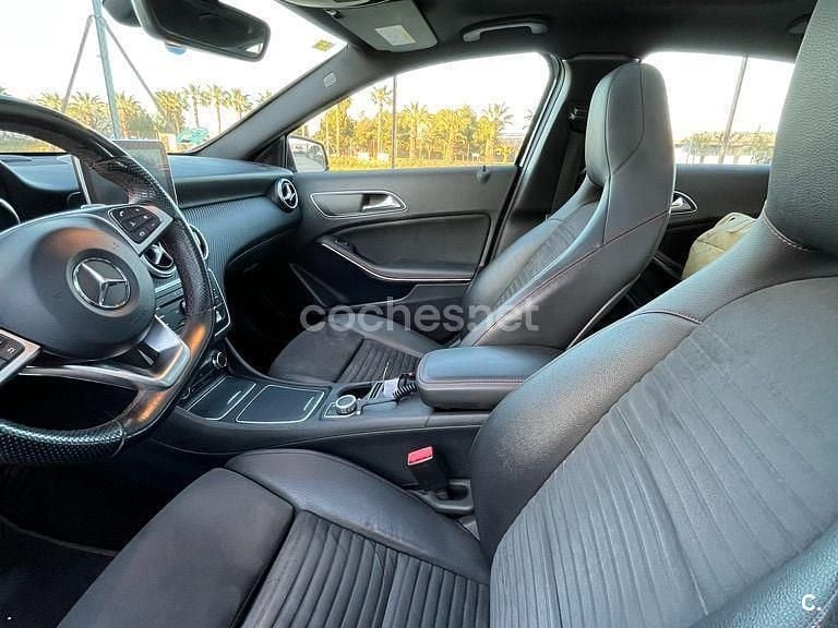 Usado Mercedes A180 AMG line 109 CV (80 kW) 2016 Negro Berlina