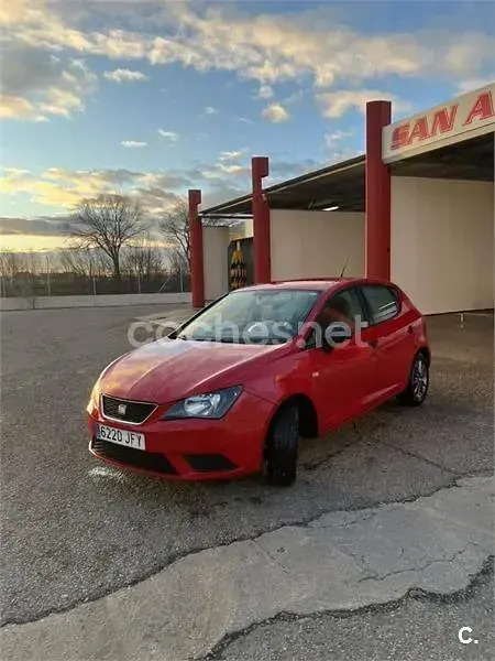 Usado Seat Ibiza I-Tech 70 CV (51 kW) 2015 Rojo Berlina