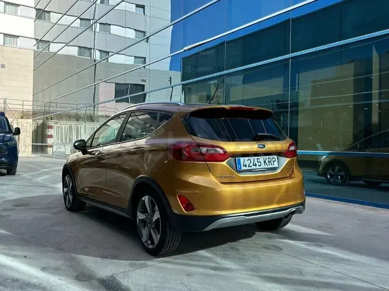 Usado Ford Fiesta Active 125 CV (91 kW) 2018 Naranja Utilitario