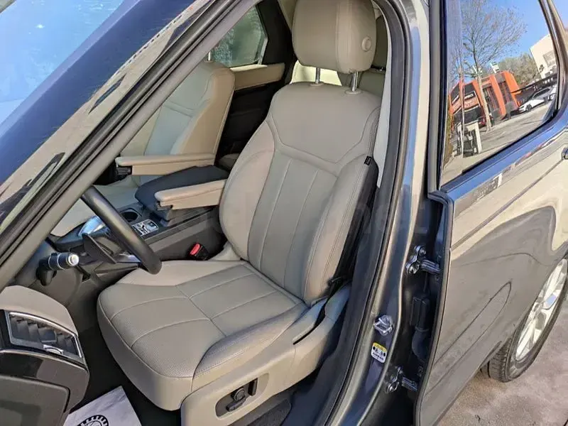 Usado Land Rover Discovery SE 240 CV (176 kW) 2017 Gris / plata SUV