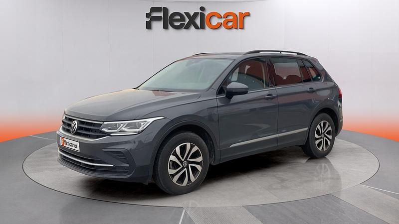 Usado VW Tiguan Life 150 CV (110 kW) 2021 Gris SUV