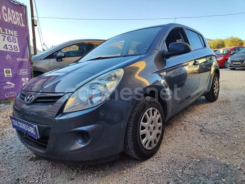 Gris / plata Usado 2011 Hyundai i20 Classic Berlina | 4999 € (Precio justo) - Imagen 1/4