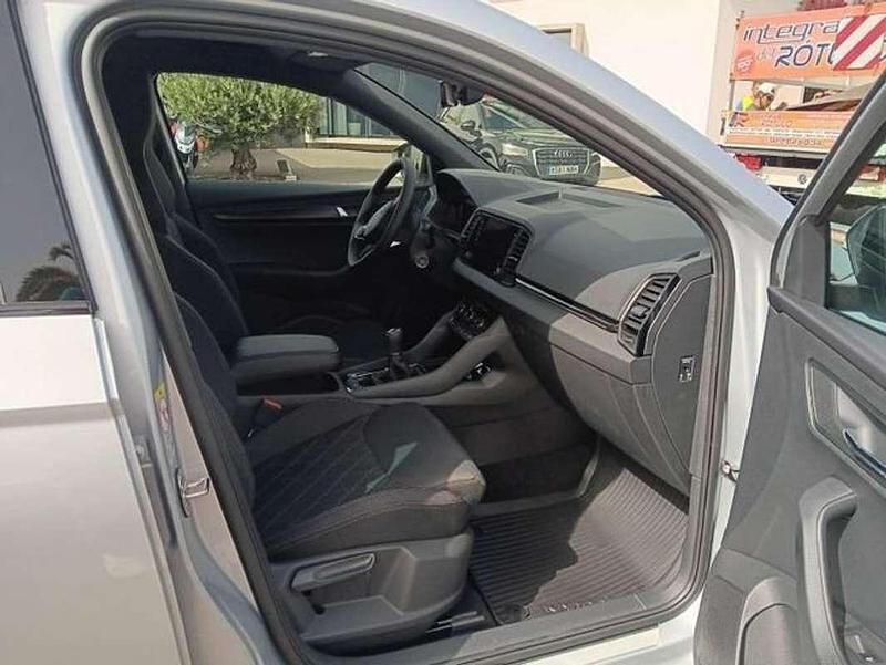 Usado Skoda Karoq SportLine 150 CV (110 kW) 2025 Plateado SUV