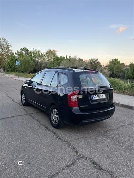 Usado Kia Carens 115 CV (84 kW) 2008 Negro Monovolumen