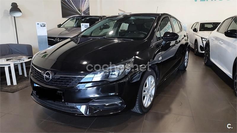 Usado Opel Astra Edition 110 CV (80 kW) 2021 Negro Berlina