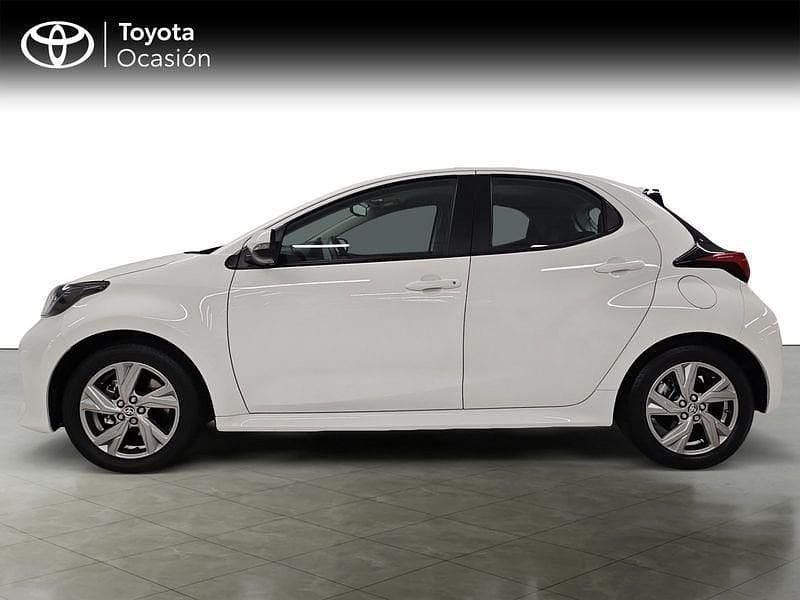 Usado Toyota Yaris Active 116 CV (85 kW) 2024 Azul Utilitario