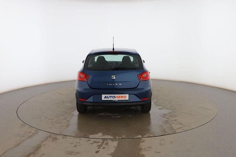 Usado Seat Ibiza Reference 70 CV (51 kW) 2014 Azul Berlina