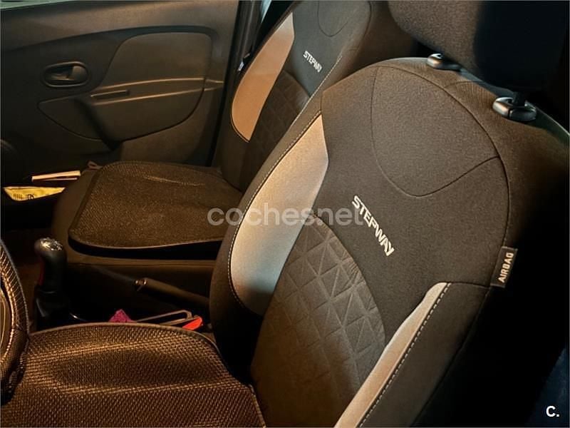 Używany Dacia Sandero Stepway 90 KM (66 kW) 2016 Niebieski Sedan/Limuzyna