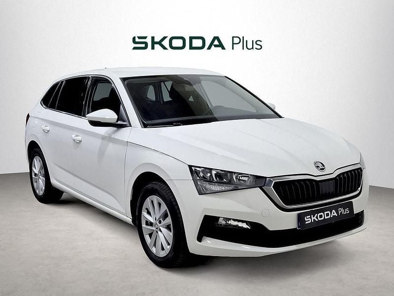 Usado Skoda Scala Ambition 110 CV (80 kW) 2025 Blanco Utilitario