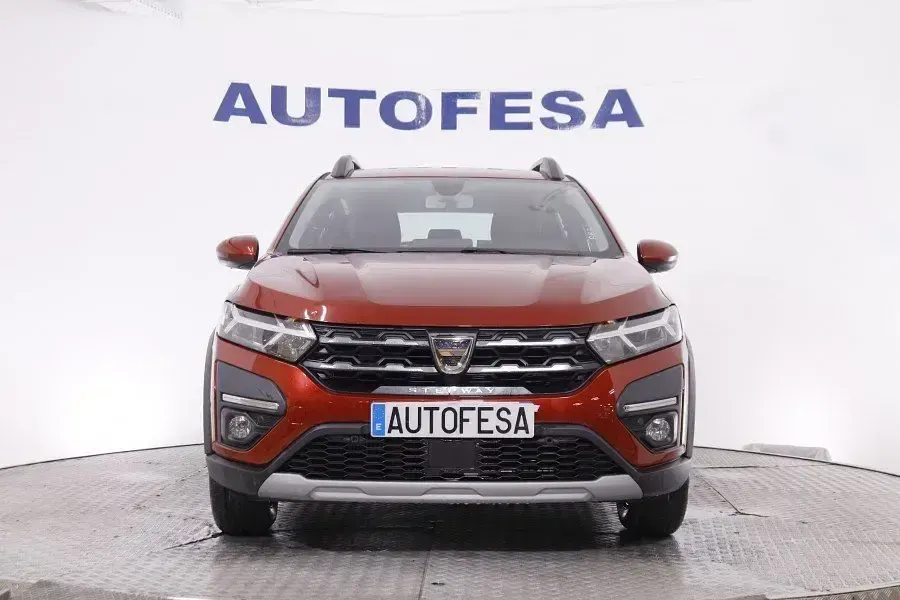 Usado Dacia Sandero Comfort 100 CV (73 kW) 2021 Granate