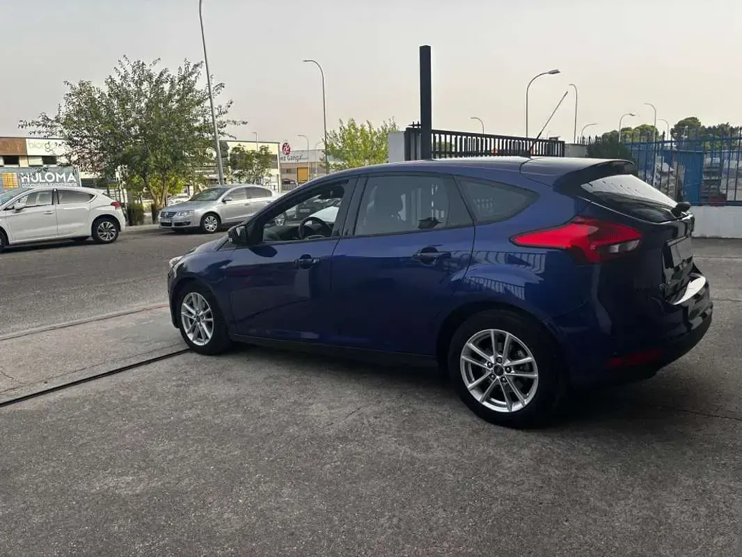 Usado Ford Focus Titanium 120 CV (88 kW) 2015 Azul Utilitario