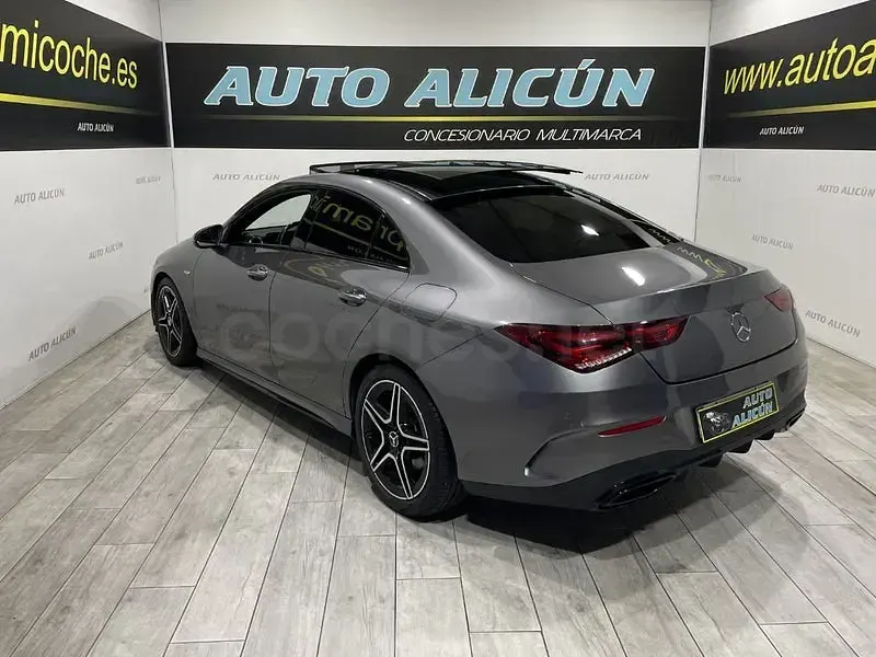 Usado Mercedes CLA200 150 CV (110 kW) 2021 Gris / plata Berlina