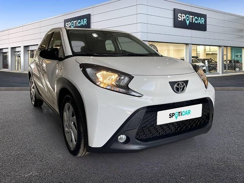 Usado Toyota Aygo Play 72 CV (52 kW) 2023 Blanco