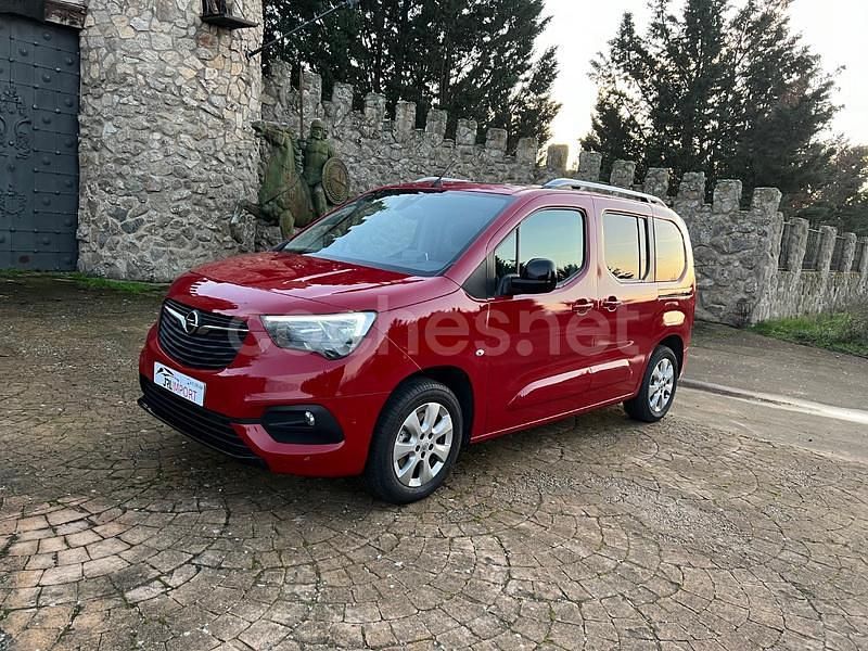 Usado Opel Combo Life Innovation 130 CV (95 kW) 2019 Rojo Monovolumen