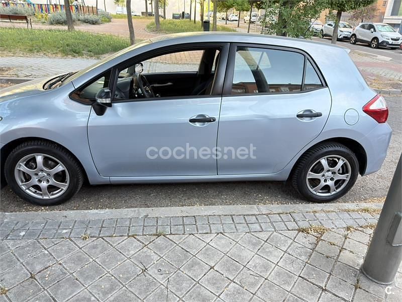 Usado Toyota Auris Advance 132 CV (97 kW) 2010 Gris / plata Utilitario