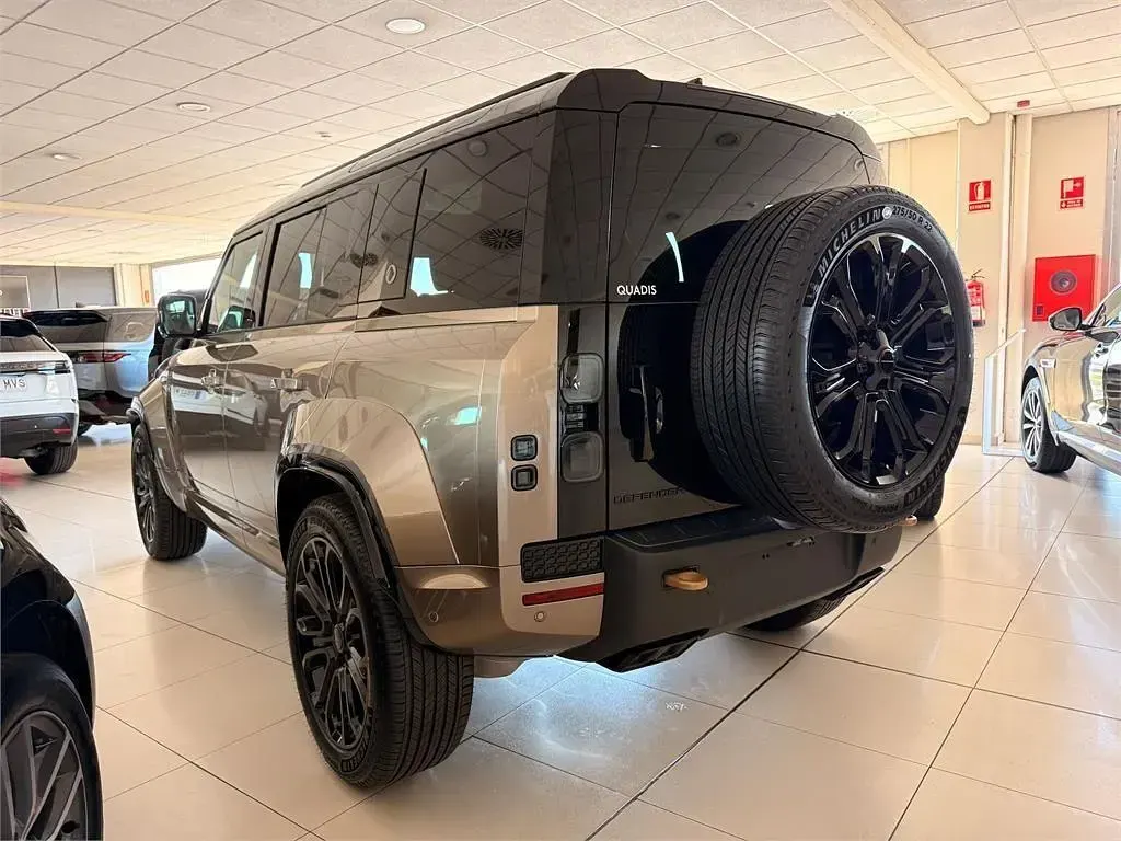 Nuevo Land Rover Defender 635 CV (467 kW) 2026 Petra cooper SUV