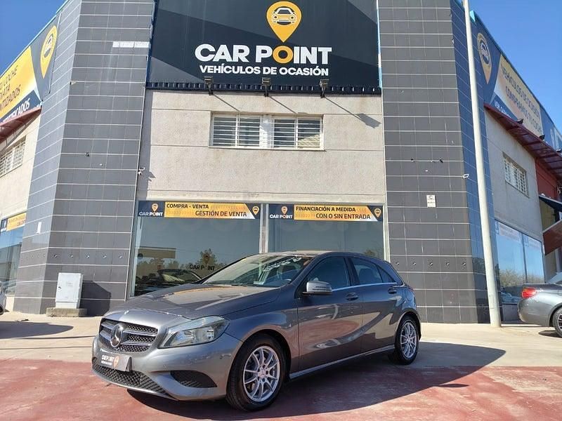 Usado Mercedes A180 Style 122 CV (89 kW) 2015 Gris / plata Berlina