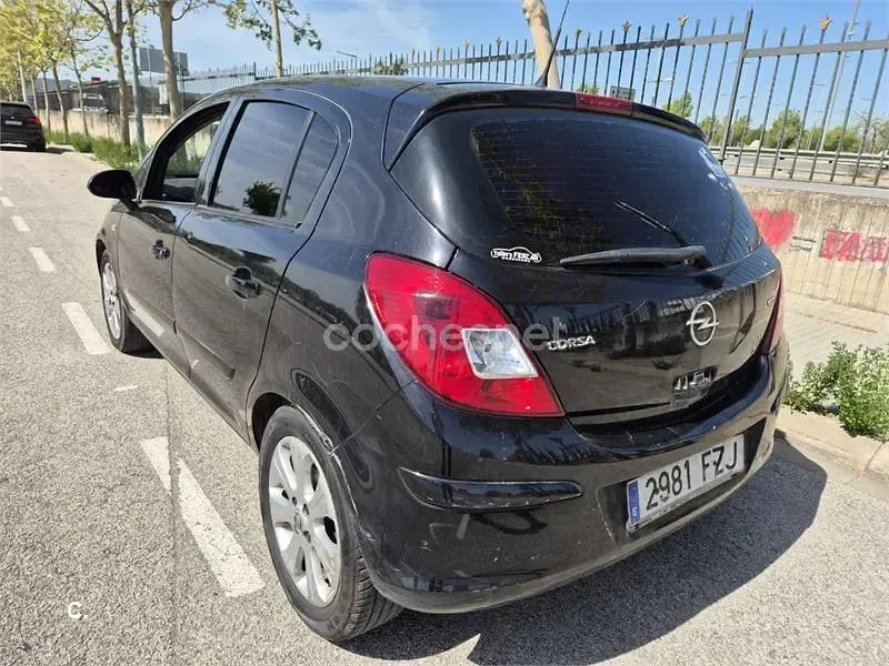 Usado Opel Corsa Cosmo 90 CV (66 kW) 2008 Negro Utilitario