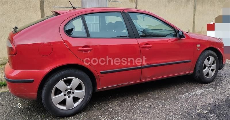 Usado Seat Leon Sport 105 CV (77 kW) 2006 Rojo Utilitario